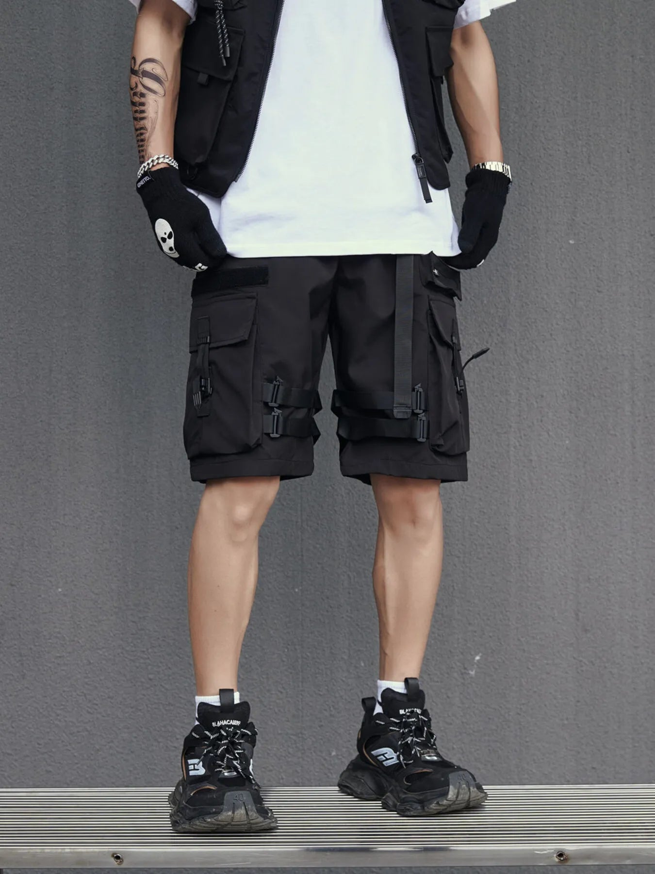 Men's Plus Size Multi-Pocket Tactical Cargo Shorts.