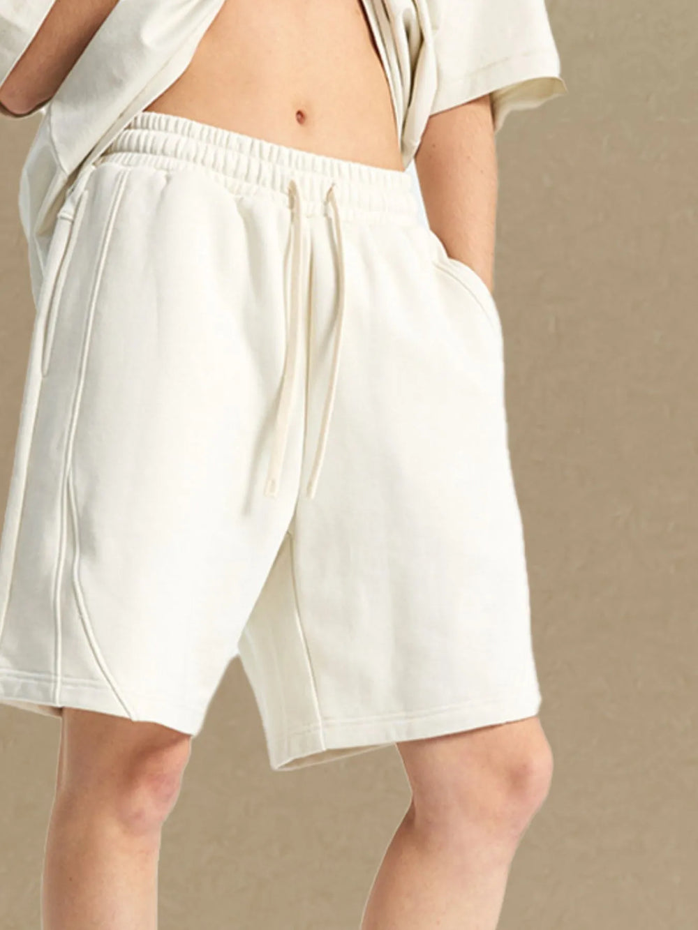 Men's Casual Elastic Waist Shorts.